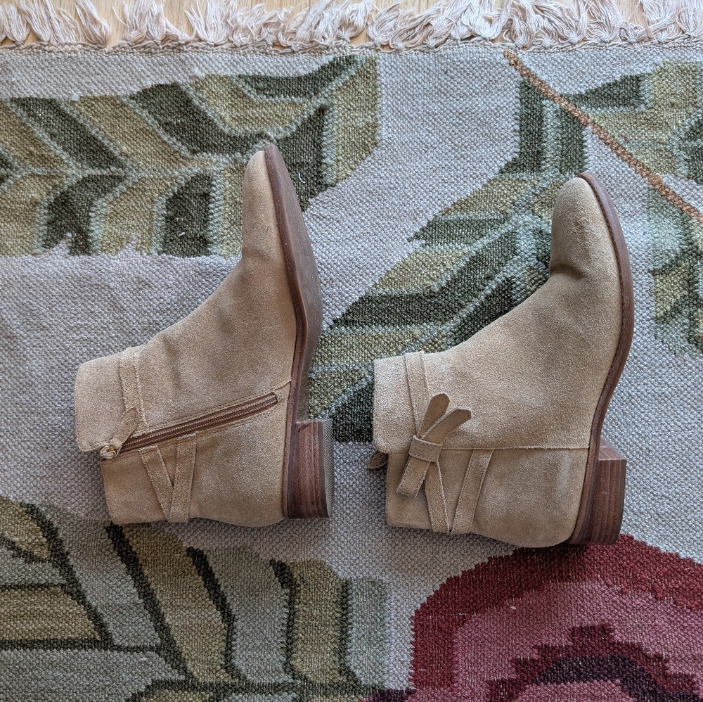 Talbots Tan Suede Ankle Boots With Cute Tassel Zipper (Size 9.5)